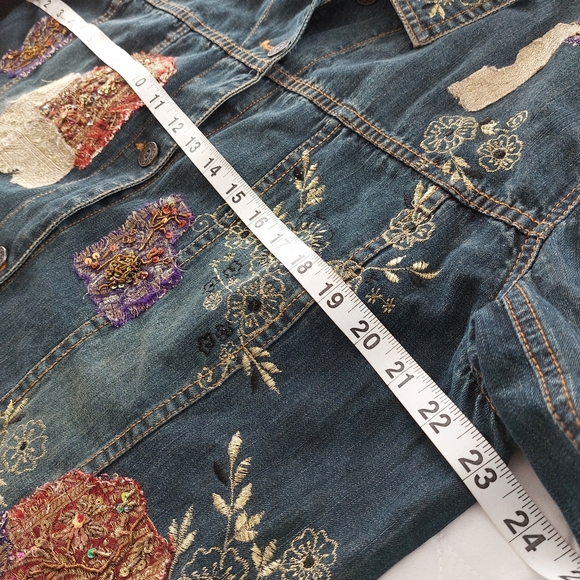 CHICO'S PATCHWORK EMBROIDERED JEAN JACKET - Picture 10 of 13